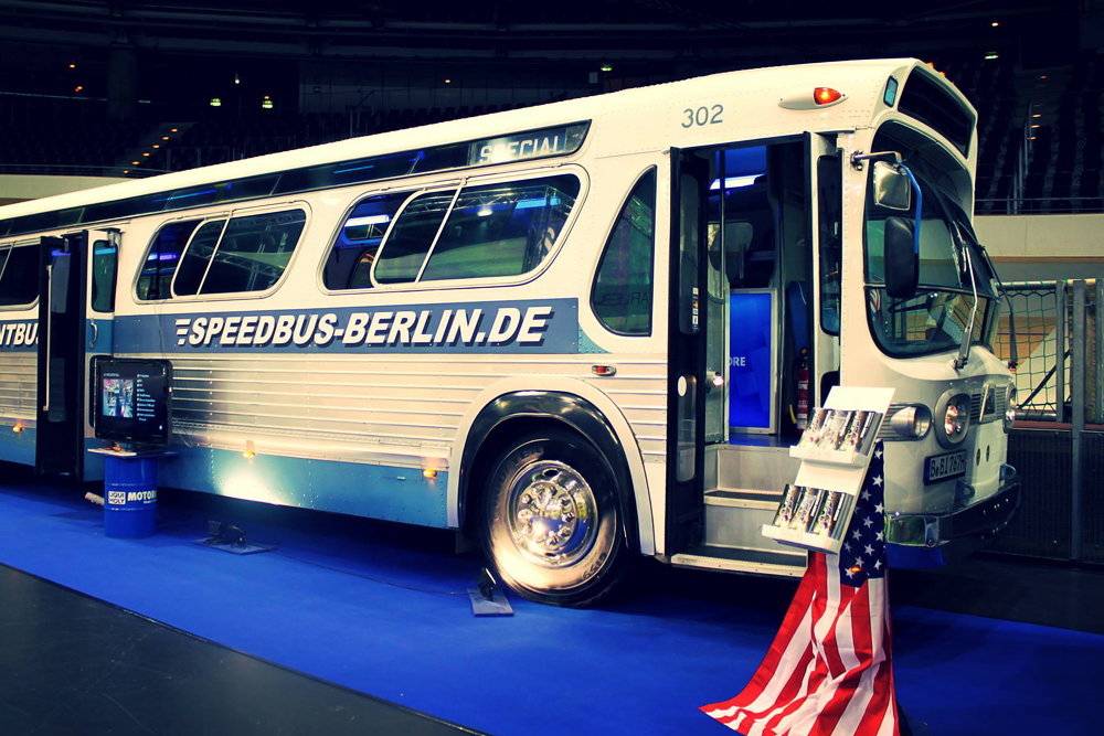Party bus trip and strip show for birthday - Berlin-Dreamgirls.com